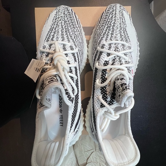 Yeezy Boost 350 V2 “Zebra” - Picture 9 of 9